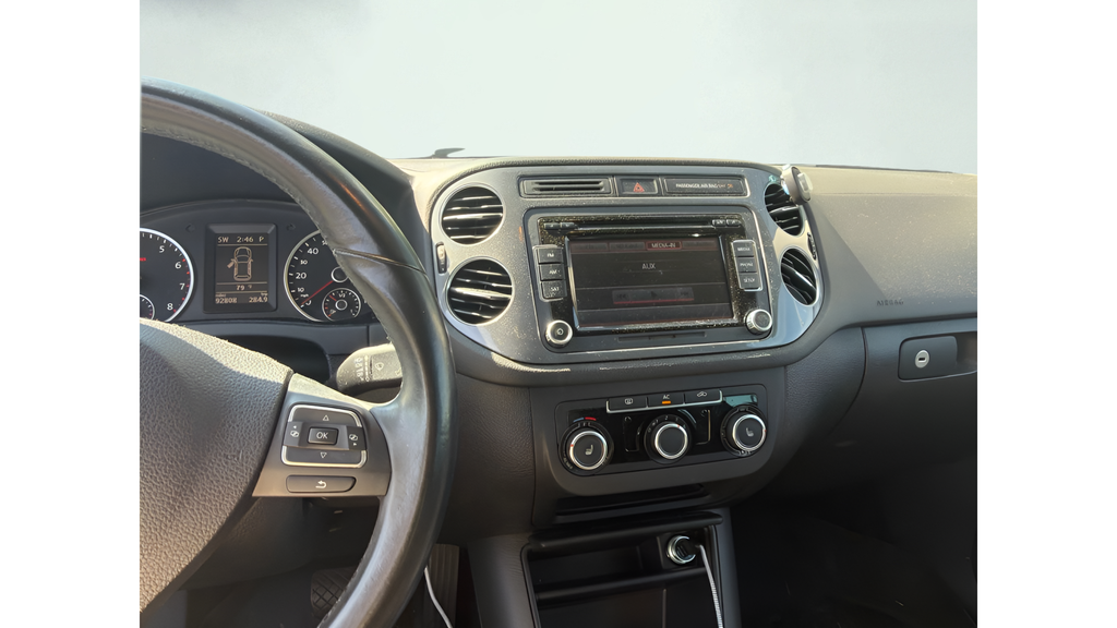 Used 2012 Silver Volkswagen SE image 10