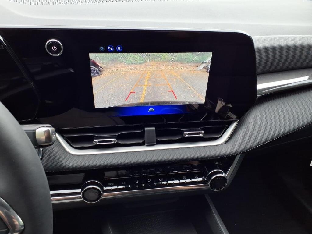 2027 Chevrolet Equinox LT - Photo 9