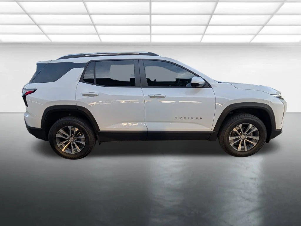 New 2027 Summit White Chevrolet LT image 32