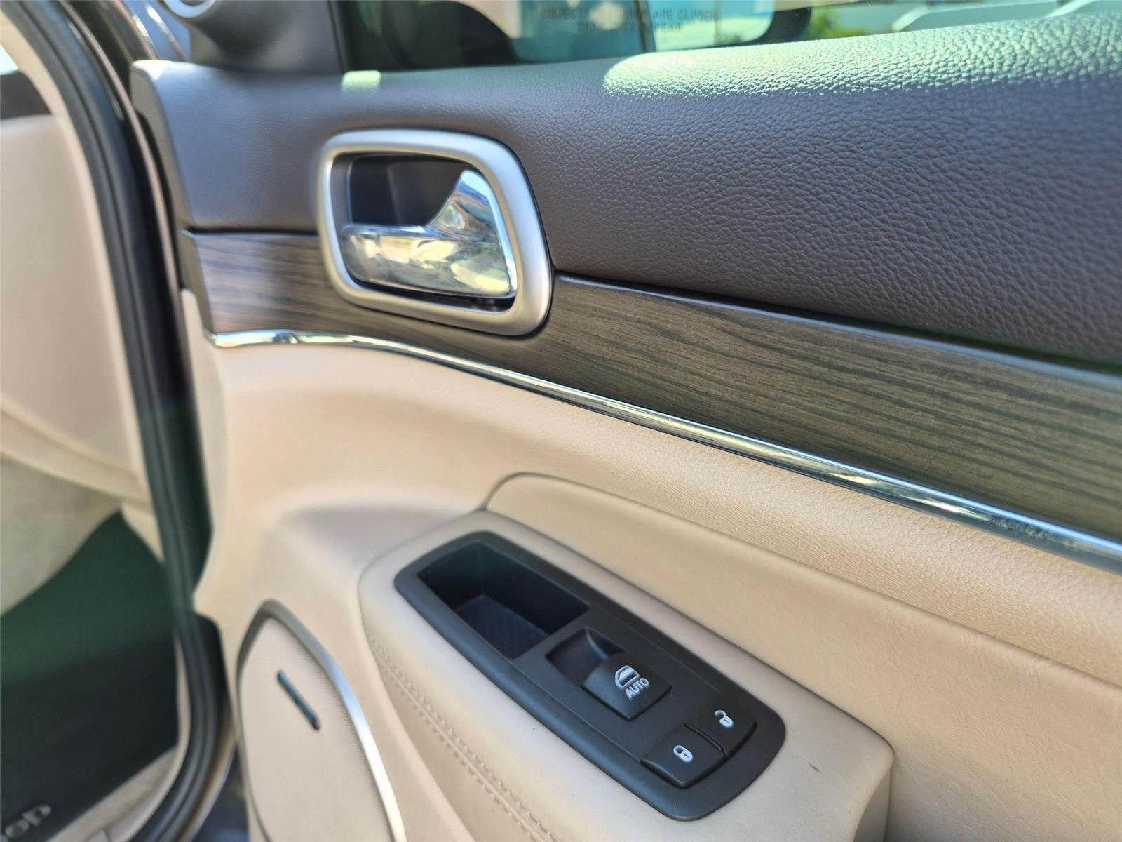 Used 2017 Walnut Brown Jeep Overland image 30