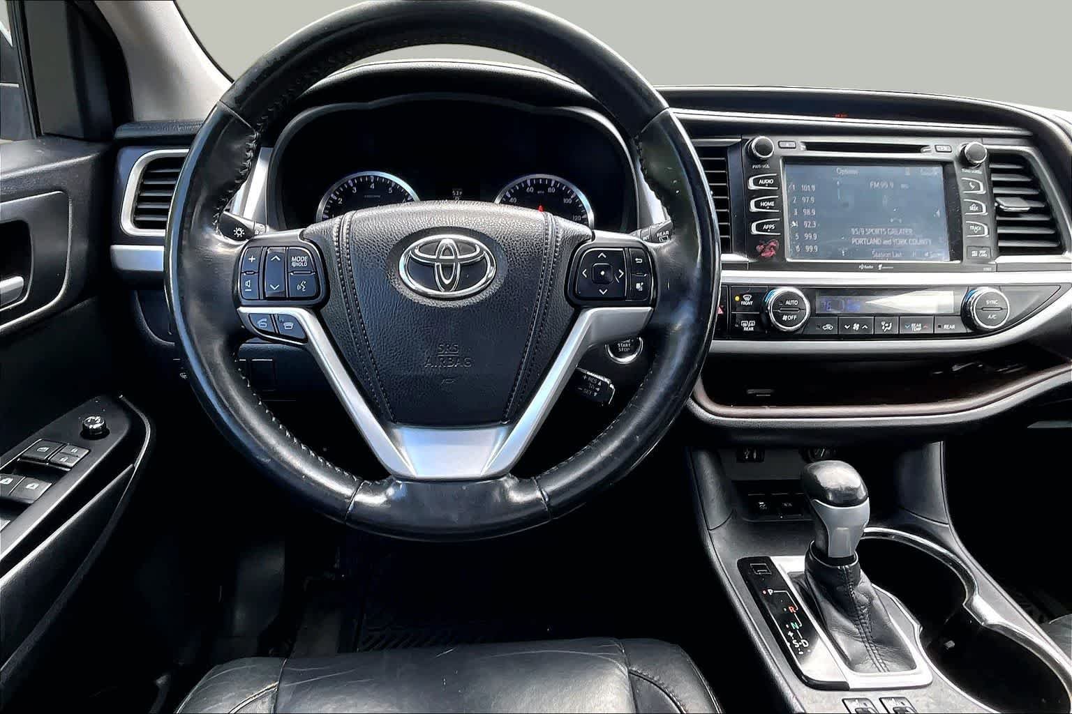 Used 2015 Silver Sky Metallic Toyota XLE image 6
