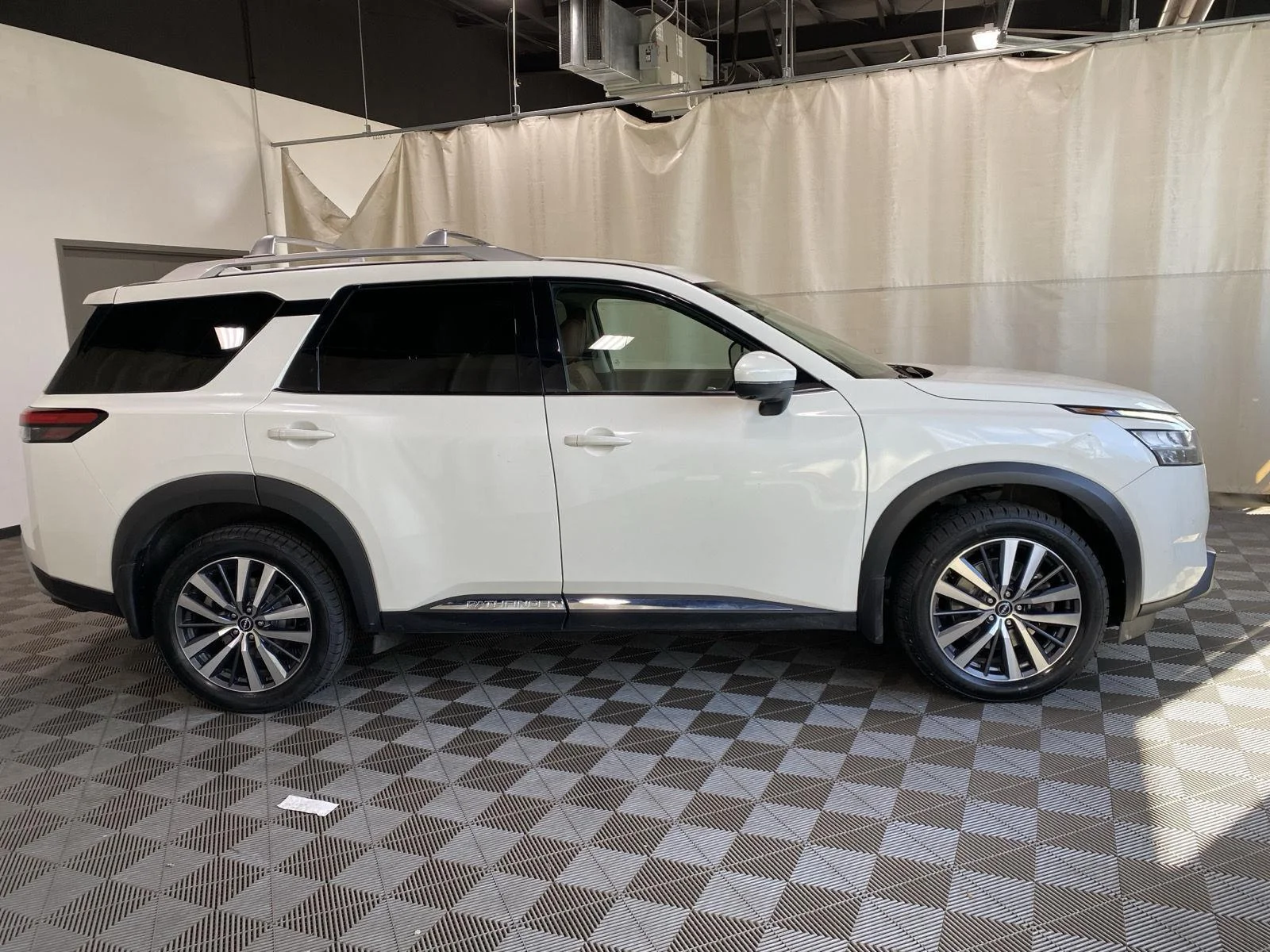 Used 2022 Pearl White Tricoat Nissan Platinum image 8