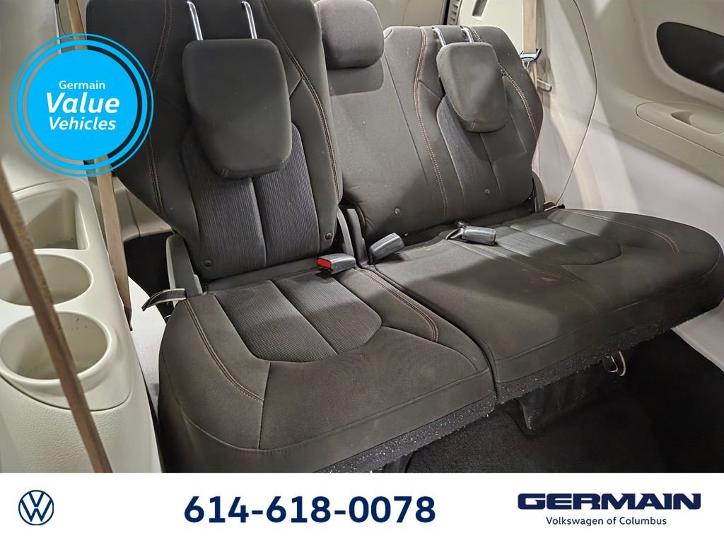 Used 2017 Blue Chrysler LX image 17