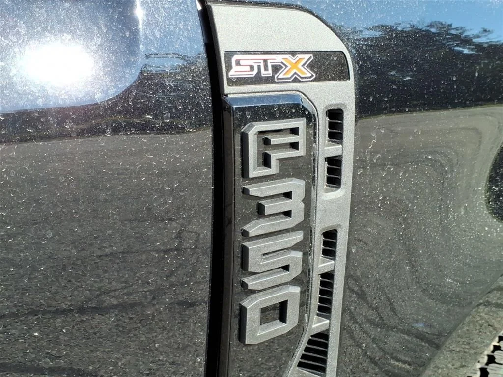 2026 Ford F-350 Super Duty XL - Photo 8