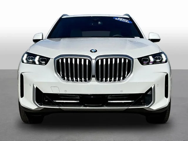 Used 2026 White BMW sDrive40i image 2
