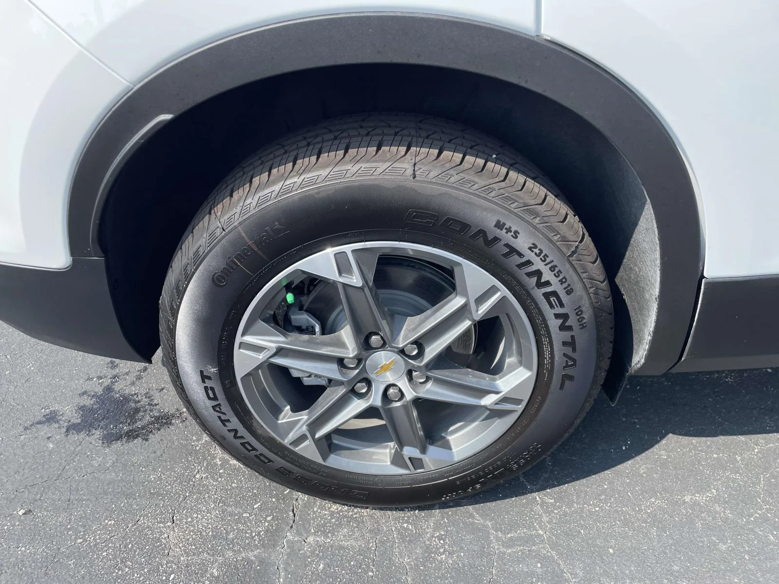New 2026 Summit White Chevrolet 2LT image 7
