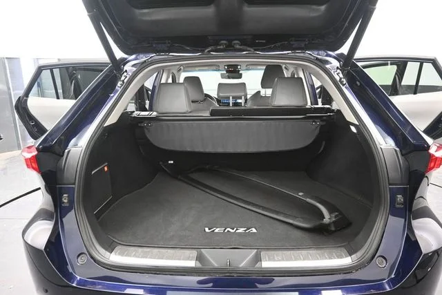 Certified Used 2021  Toyota Limited image 12