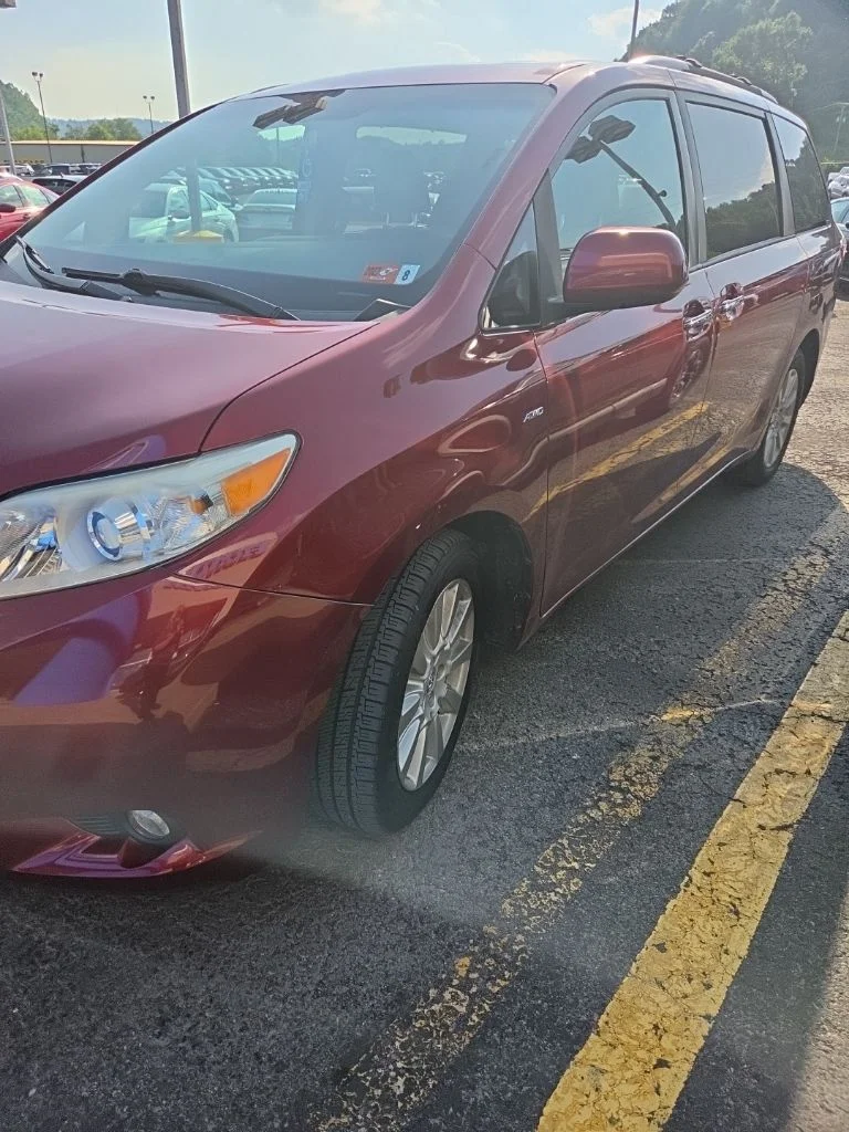 Used 2017 Red Toyota XLE image 2