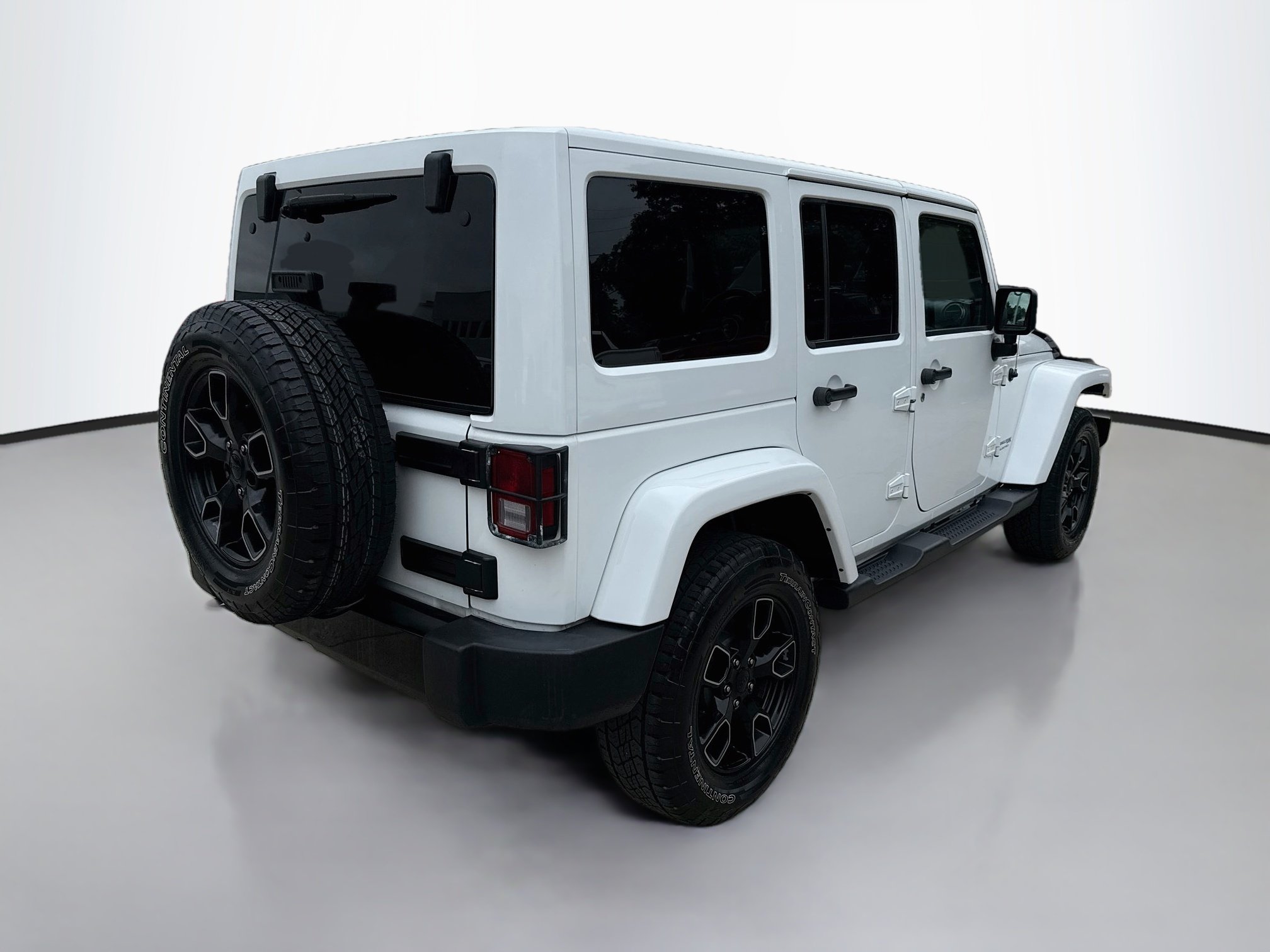 Used 2018 Bright White Clearcoat Jeep Altitude image 7