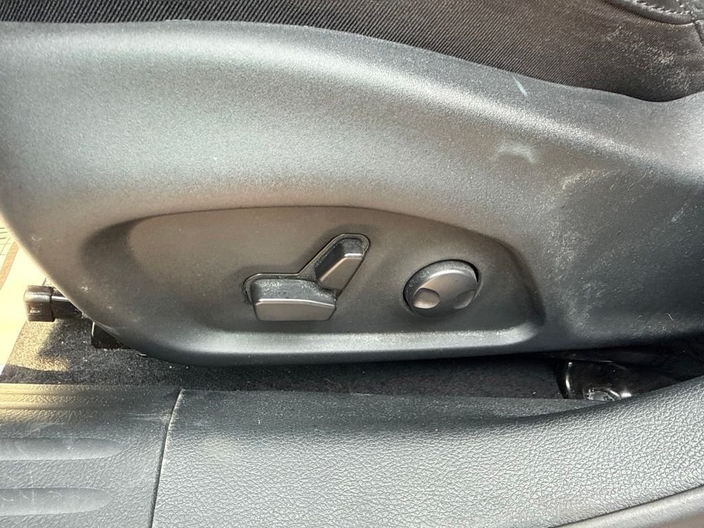 Used 2023 Blue Jeep Latitude image 24