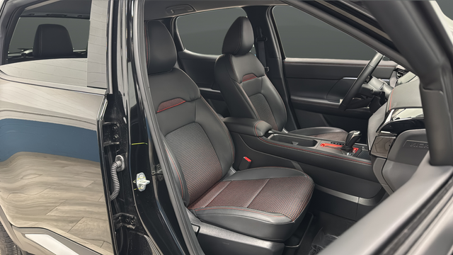 Used 2025 Super Black Nissan SR image 24