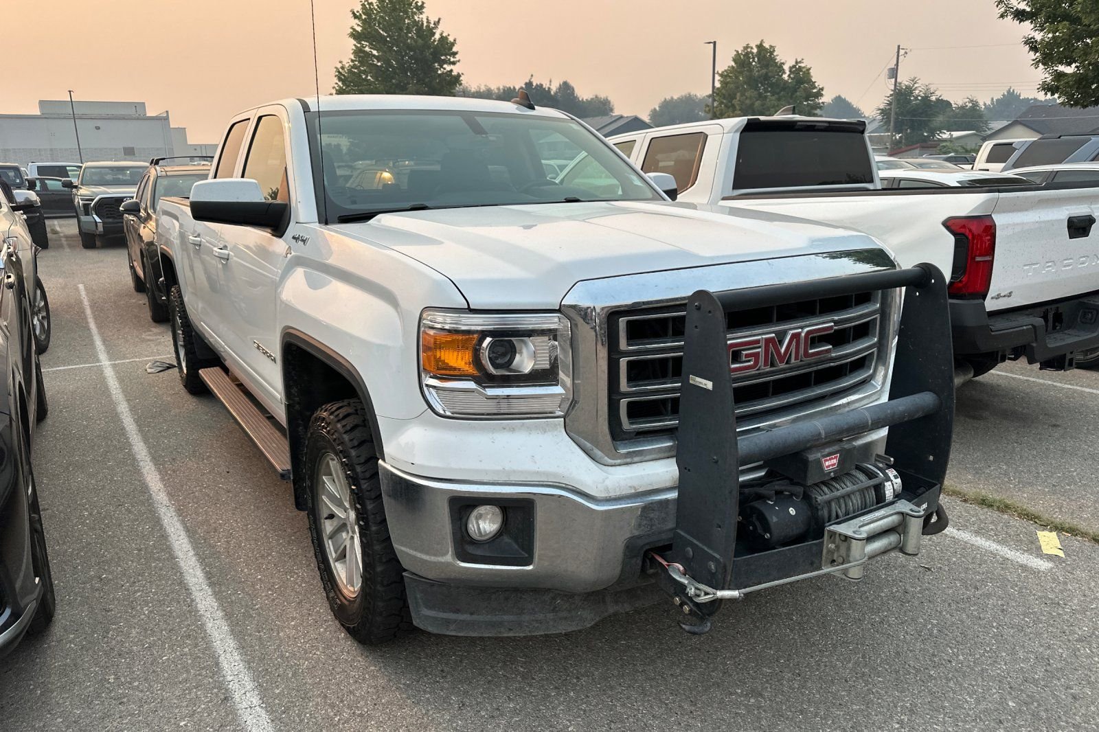 Used 2015 White GMC SLE image 2