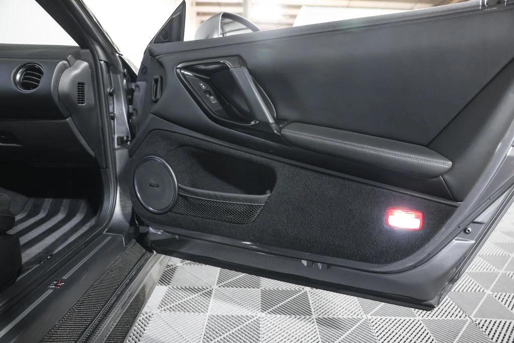 Used 2013 Gray Nissan Premium image 26