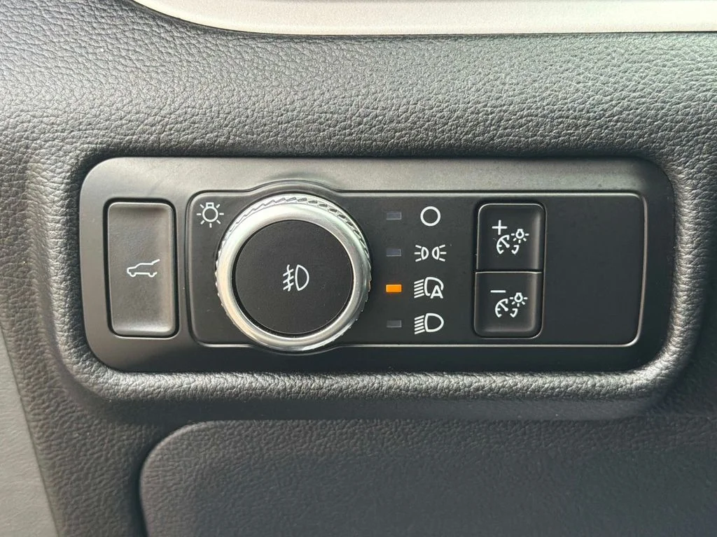 Used 2023 Agate Black Metallic Ford XLT image 35