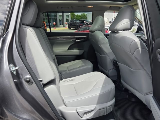 Used 2023 Gray Toyota Platinum image 15