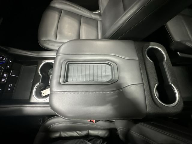 Used 2022 White Chevrolet Z71 image 28