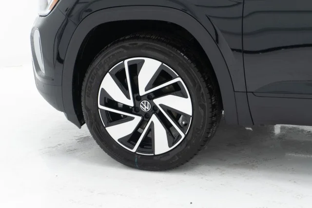 New 2026 Deep Black Pearl Volkswagen 2.0T SE w/Technology image 12