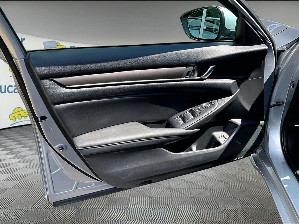Used 2019 Silver Honda LX image 9