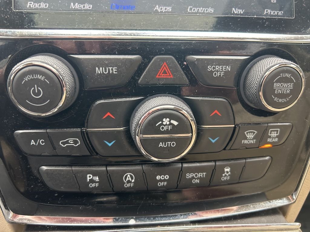 Used 2019 White Jeep Overland image 27