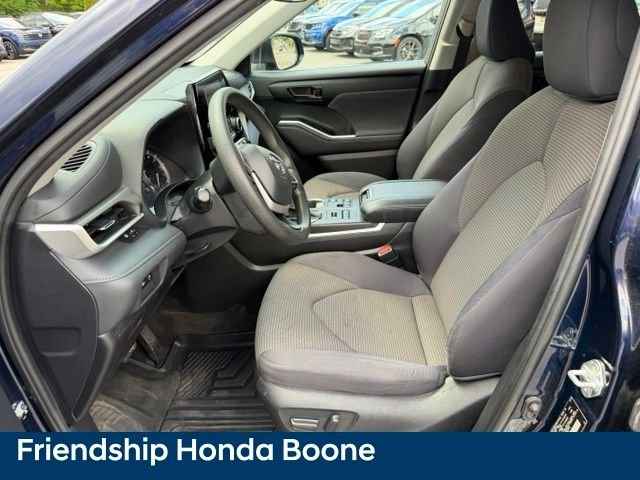 Used 2023 Blue Toyota L image 16