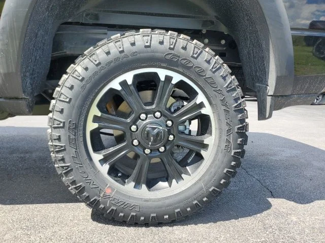 New 2026 Diamond Black Crystal Pearl-Coat Exterior Paint RAM Tradesman image 9
