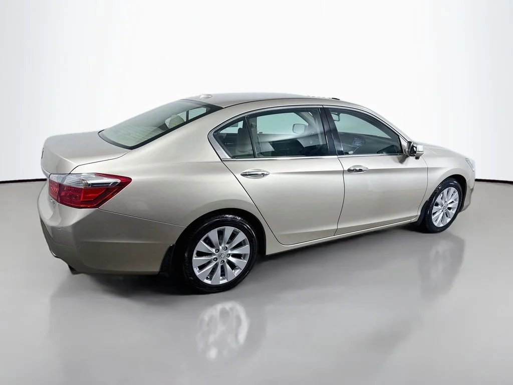 Used 2014 Champagne Frost Pearl Honda EX-L image 7