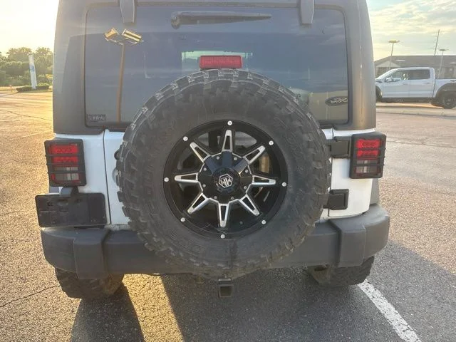 Used 2008 White Jeep X image 11
