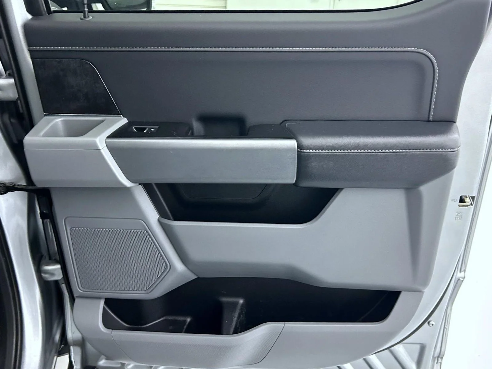 Used 2023 Silver Ford XLT image 17