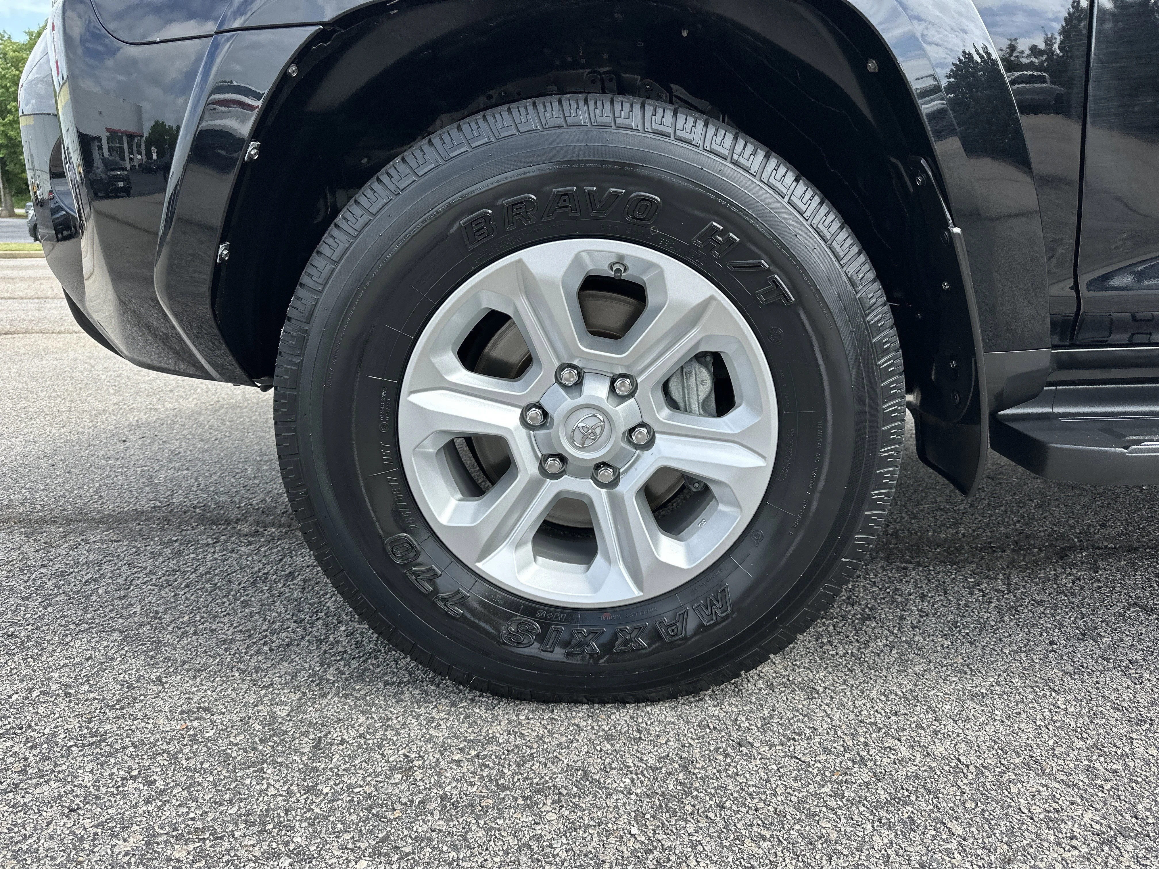 Used 2019 Midnight Black Metallic Toyota SR5 image 11