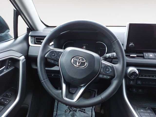 Used 2024  Toyota XLE Premium image 12