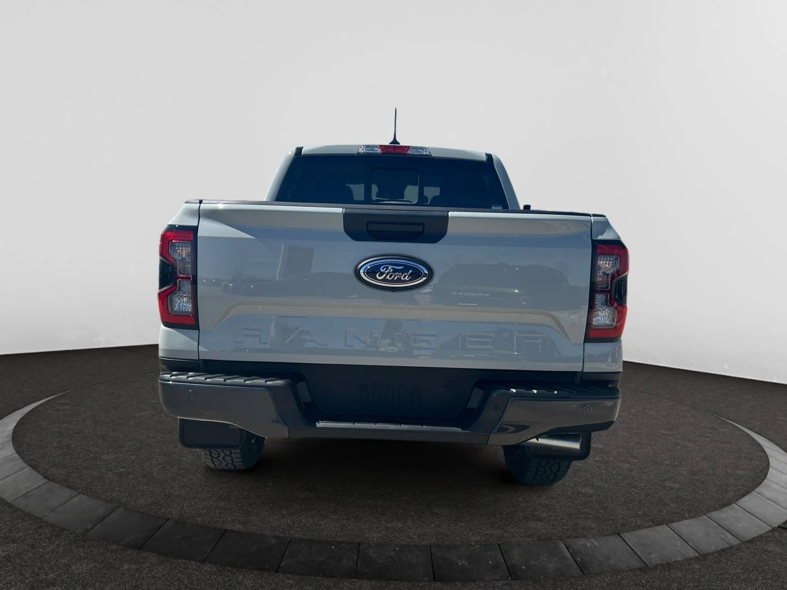 New 2026 Avalanche Ford Lariat image 4