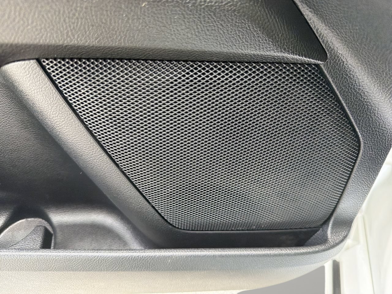 Used 2019 Oxford White Ford S image 18