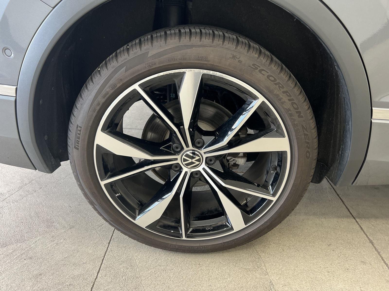 Used 2024 Platinum Gray Metallic Volkswagen SEL R-Line image 9