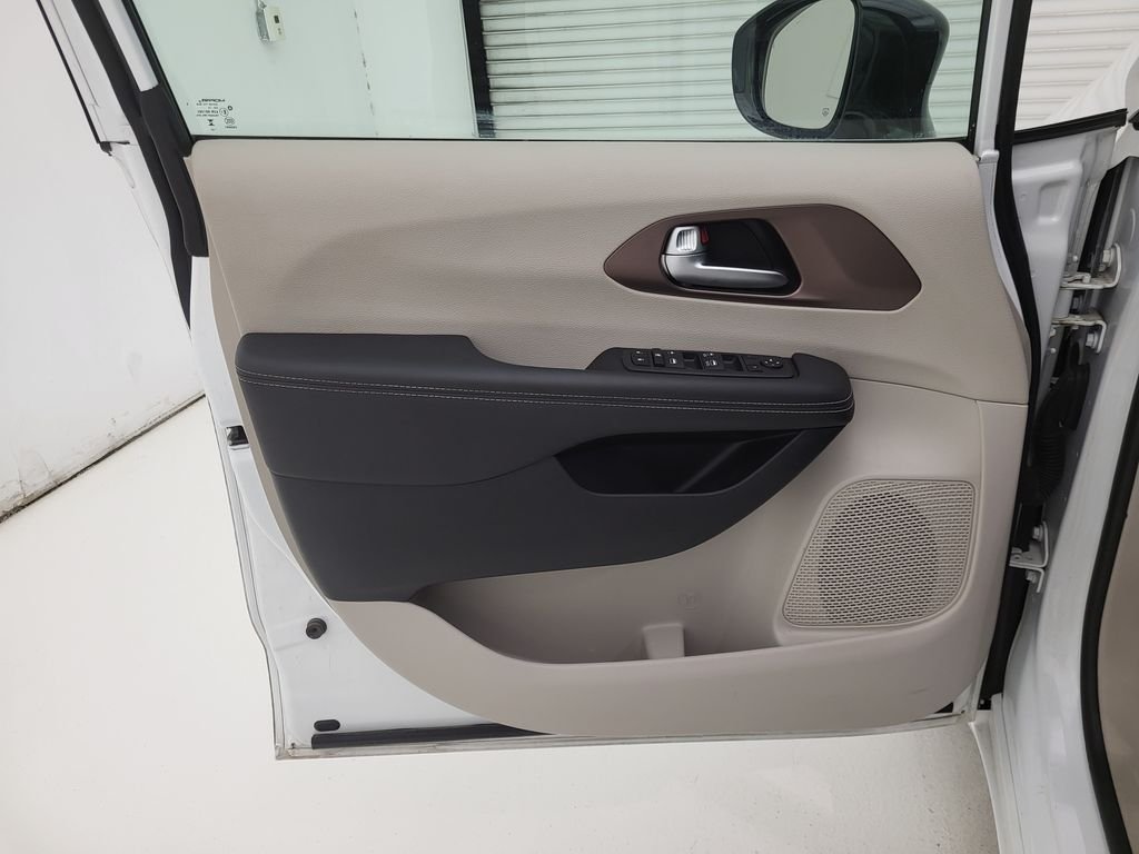 Used 2024 White Chrysler LX image 24