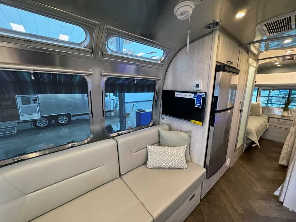 New 2027 SILVER AIRSTREAM  image 19