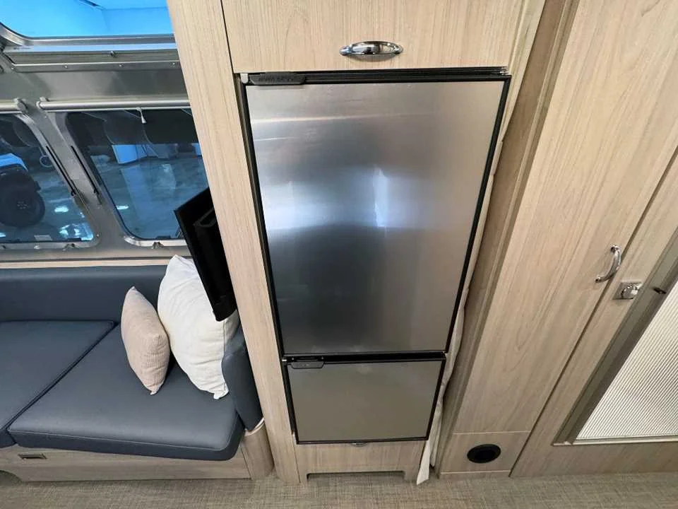 New 2027 SILVER AIRSTREAM  image 18