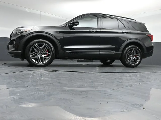 Certified Used 2025 Agate Black Metallic Ford ST-Line image 42