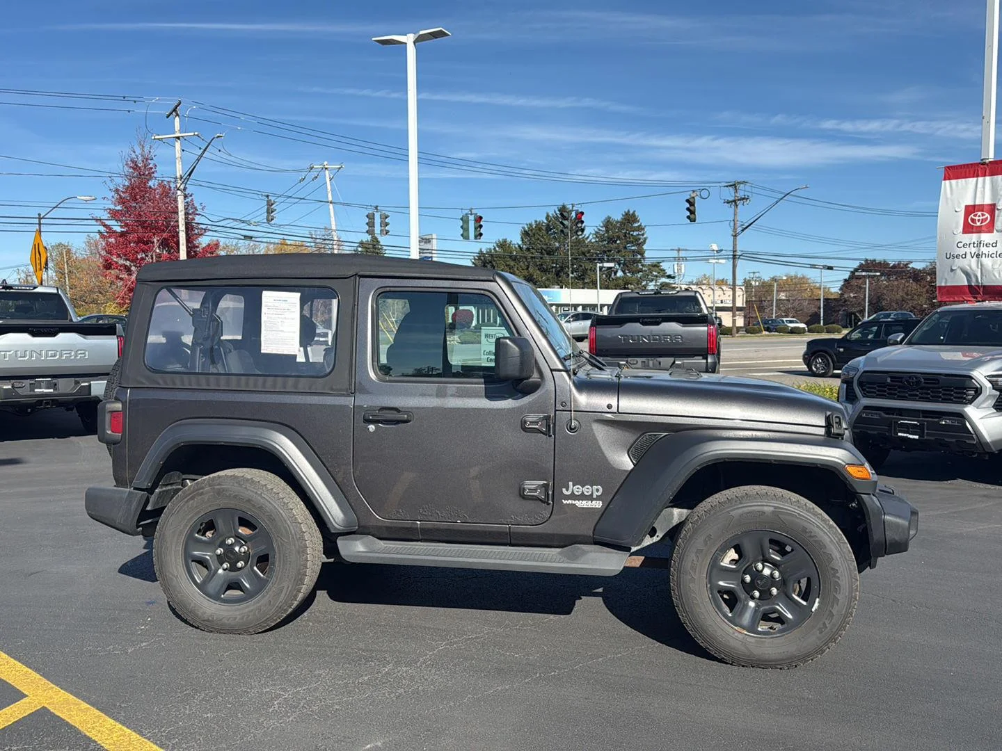 Used 2018 Granite Crystal Metallic Clearcoat Jeep Sport image 2