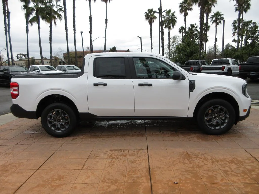 New 2026 Oxford White Ford XLT image 5