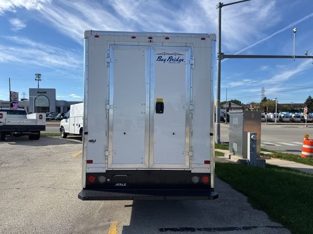 New 2025 Summit White Chevrolet 1WT image 5