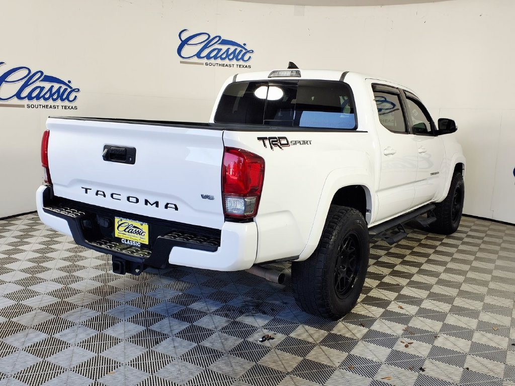 Used 2017 Super White Toyota SR5 image 4