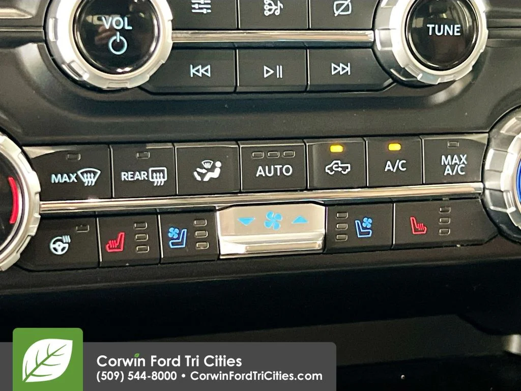 Used 2021 Oxford White Ford King Ranch image 24