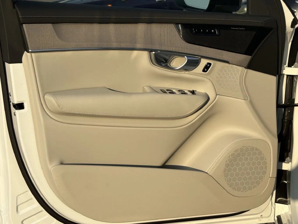 New 2026 Crystal White Volvo Ultra image 8