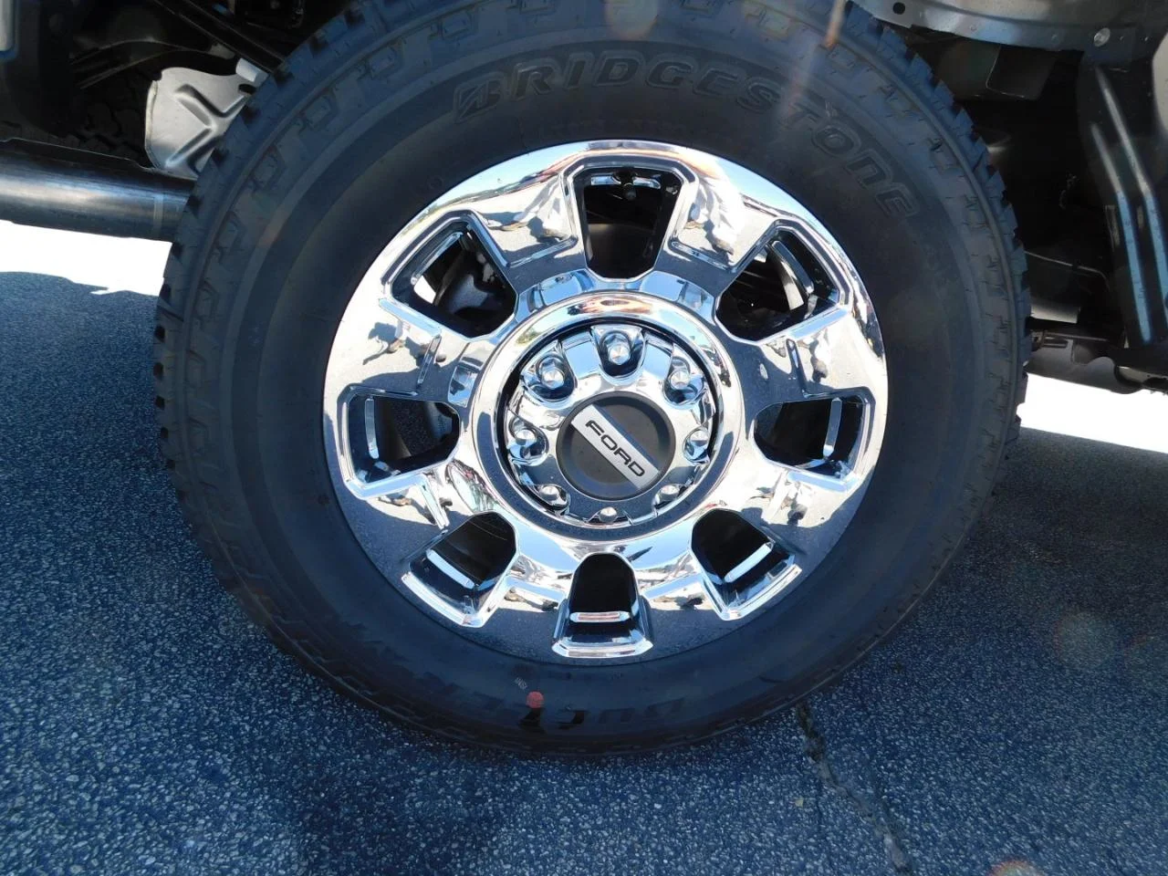 New 2027 Carbonized Gray Metallic Ford F-250® Lariat® image 12