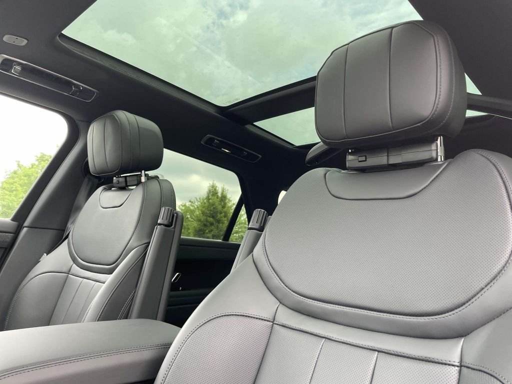 New 2026 Fuji White Land Rover Dynamic SE image 15