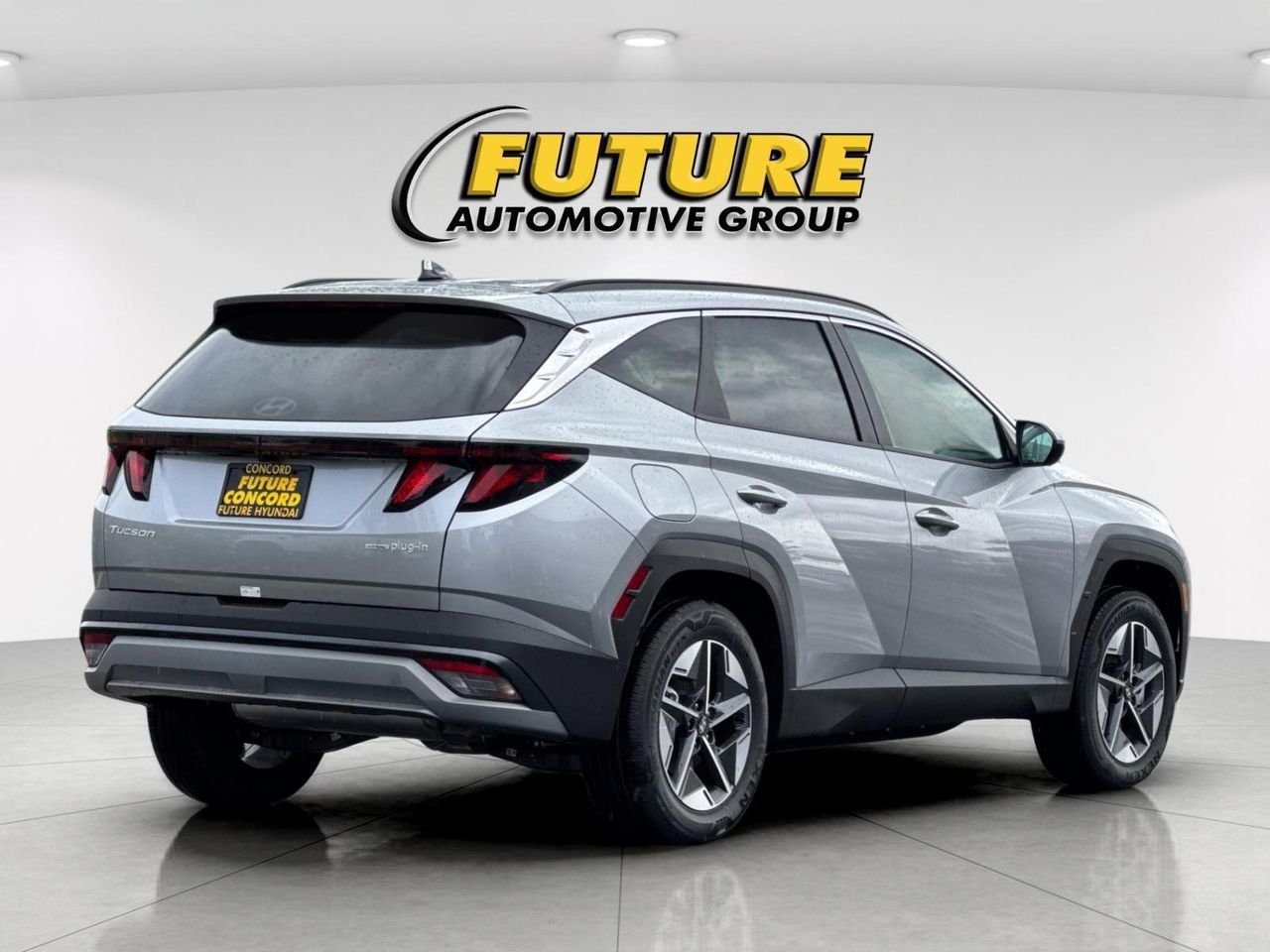 New 2025 Silver Hyundai SEL image 3