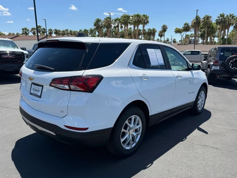 Used 2024 Summit White Chevrolet LT image 3