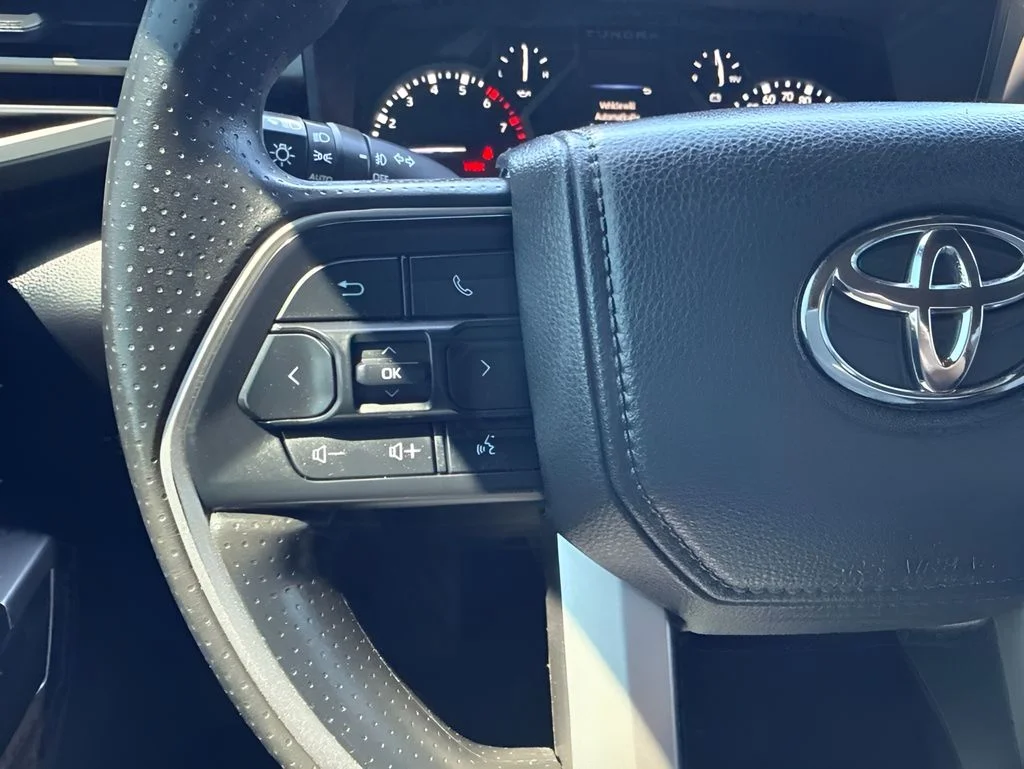 Used 2025 White Toyota SR5 image 14