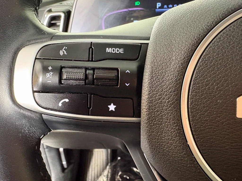 Used 2025 White Kia EX image 25