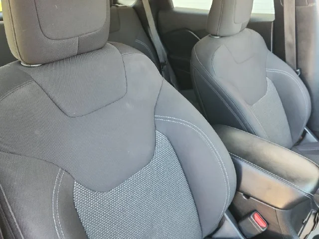 Used 2020 Red Jeep Latitude image 15